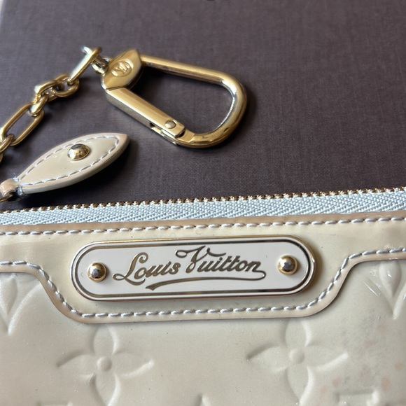 Louis Vuitton Poudre Monogram Vernis Pochette Cles Key and Change Holder Beige - Picture 5 of 17